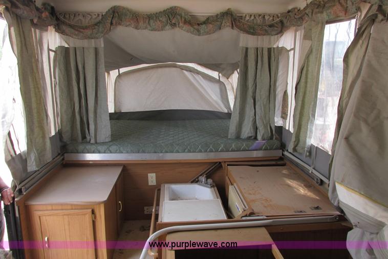 image for item I9611 2000 Coleman pop up camper