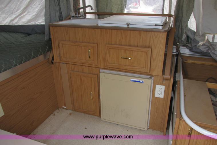 image for item I9611 2000 Coleman pop up camper