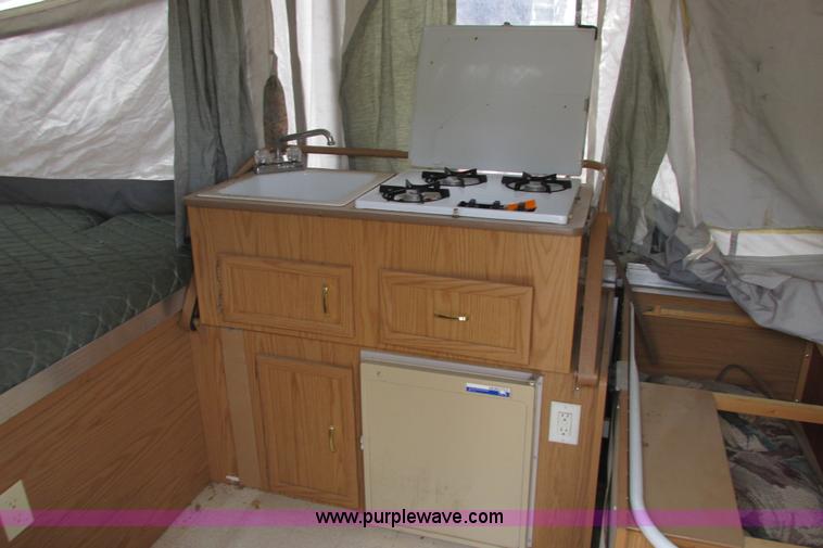 image for item I9611 2000 Coleman pop up camper