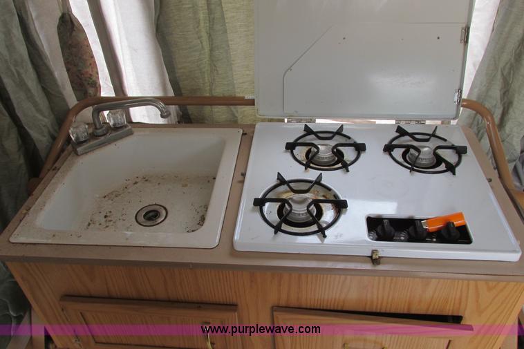 image for item I9611 2000 Coleman pop up camper