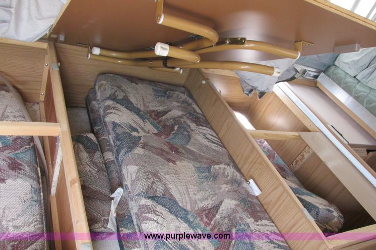 image for item I9611 2000 Coleman pop up camper