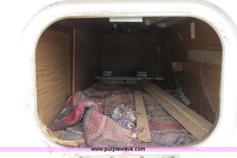 image for item I9611 2000 Coleman pop up camper