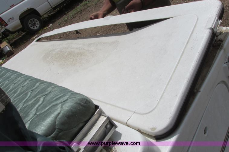 image for item I9611 2000 Coleman pop up camper