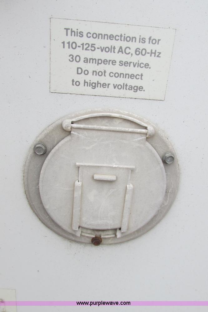 image for item I9611 2000 Coleman pop up camper