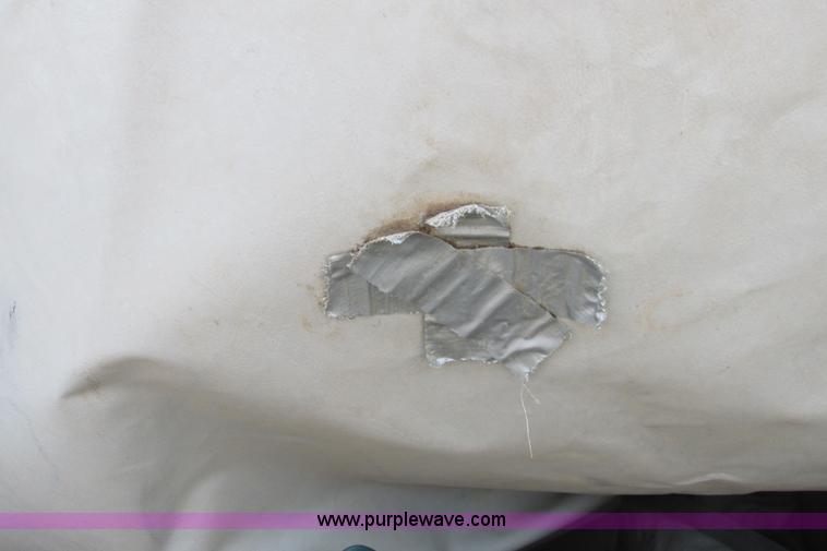 image for item I9611 2000 Coleman pop up camper