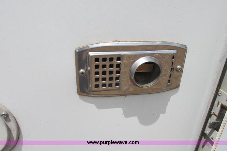 image for item I9611 2000 Coleman pop up camper