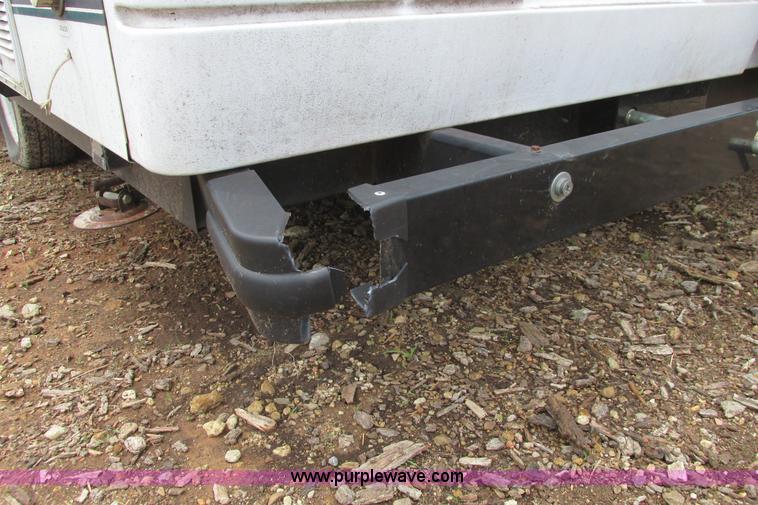 image for item I9611 2000 Coleman pop up camper