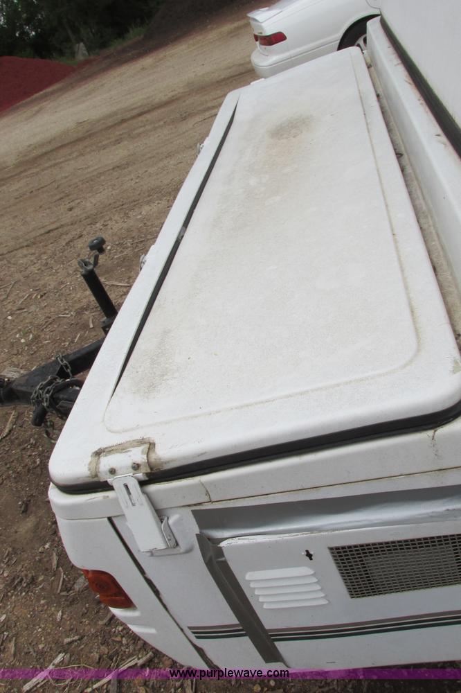 image for item I9611 2000 Coleman pop up camper