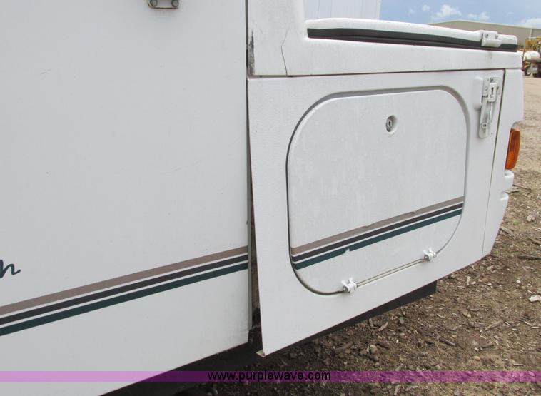 image for item I9611 2000 Coleman pop up camper