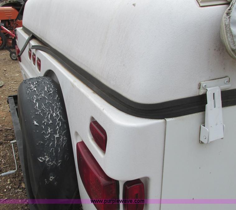 image for item I9611 2000 Coleman pop up camper