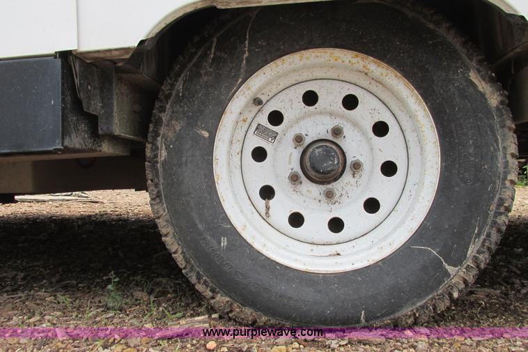 image for item I9611 2000 Coleman pop up camper