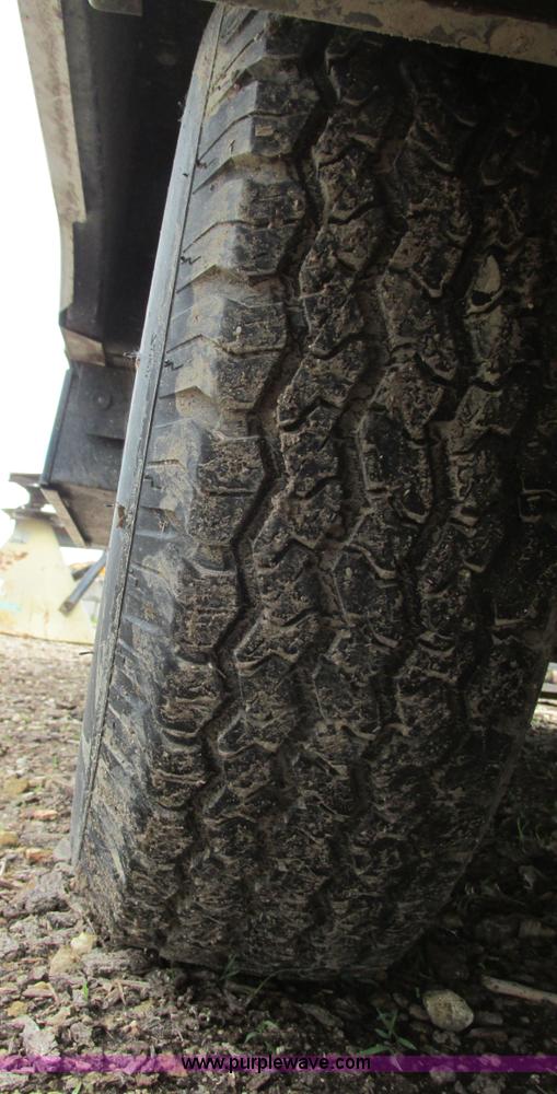 image for item I9611 2000 Coleman pop up camper