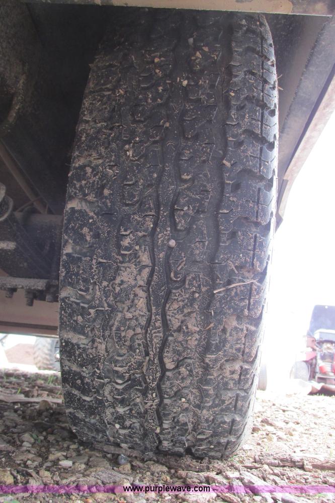 image for item I9611 2000 Coleman pop up camper