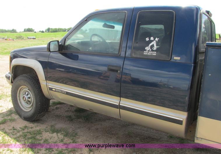 image for item I9617 1998 Chevrolet Silverado 2500 Ext. Cab utility truck