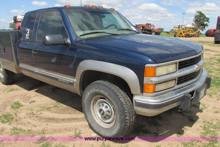 image for item I9617 1998 Chevrolet Silverado 2500 Ext. Cab utility truck