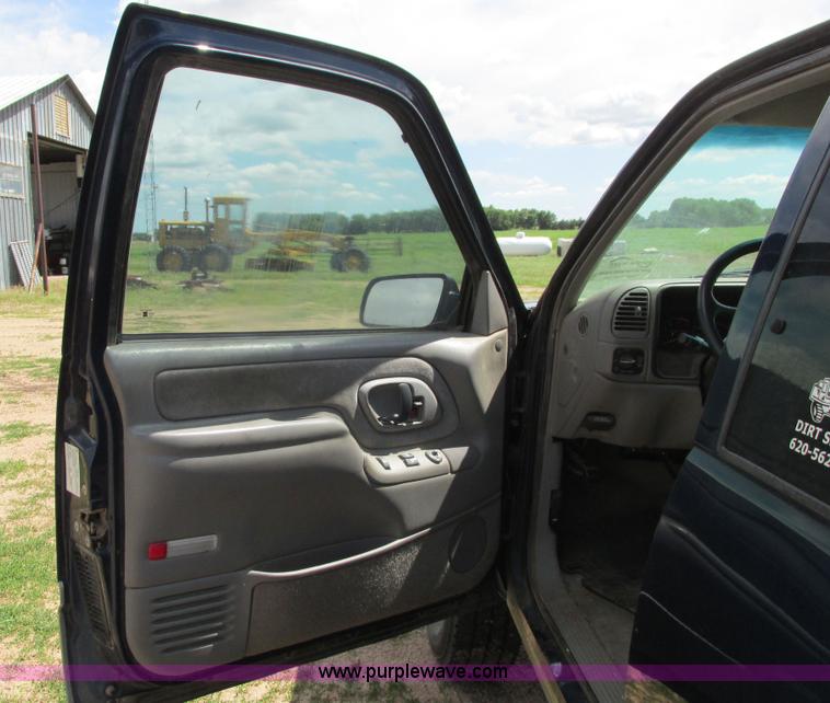 image for item I9617 1998 Chevrolet Silverado 2500 Ext. Cab utility truck