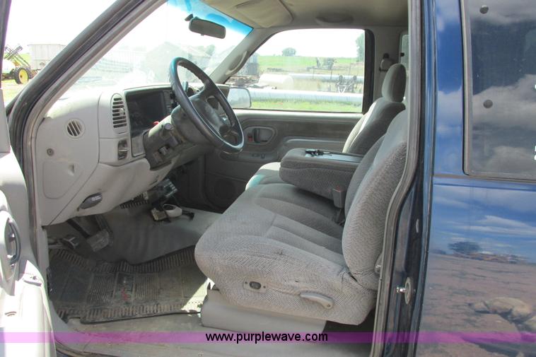 image for item I9617 1998 Chevrolet Silverado 2500 Ext. Cab utility truck