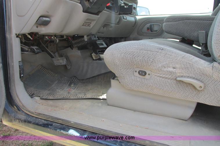 image for item I9617 1998 Chevrolet Silverado 2500 Ext. Cab utility truck