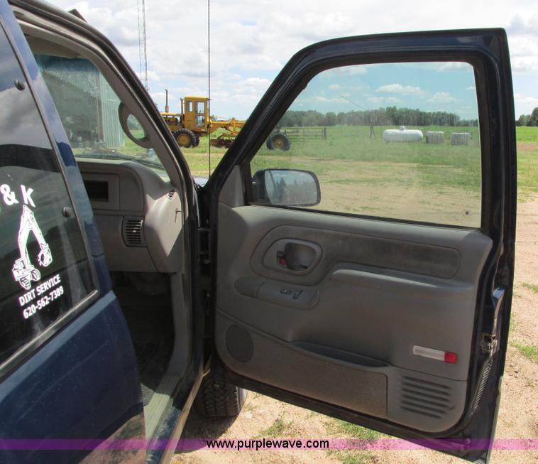 image for item I9617 1998 Chevrolet Silverado 2500 Ext. Cab utility truck