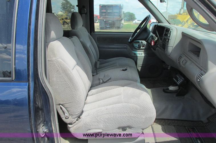 image for item I9617 1998 Chevrolet Silverado 2500 Ext. Cab utility truck