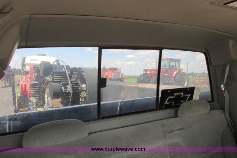 image for item I9617 1998 Chevrolet Silverado 2500 Ext. Cab utility truck