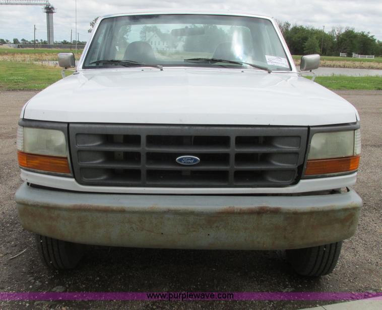 image for item I9624 1996 Ford F250 XL pickup truck