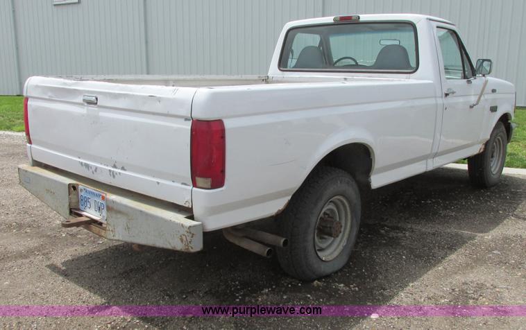 image for item I9624 1996 Ford F250 XL pickup truck