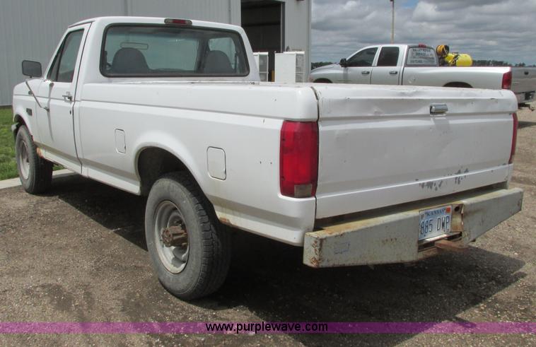 image for item I9624 1996 Ford F250 XL pickup truck