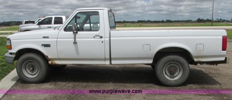 image for item I9624 1996 Ford F250 XL pickup truck