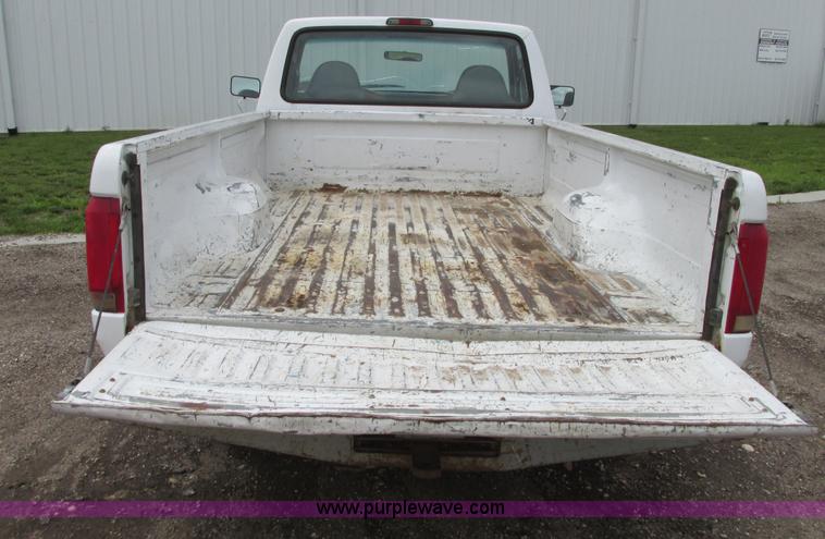 image for item I9624 1996 Ford F250 XL pickup truck