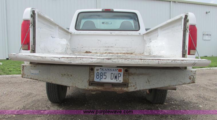 image for item I9624 1996 Ford F250 XL pickup truck