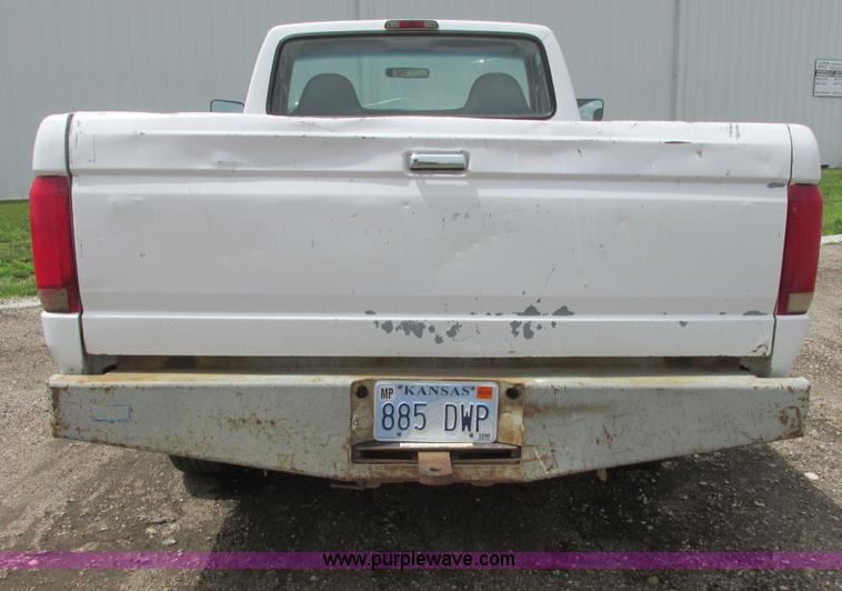 image for item I9624 1996 Ford F250 XL pickup truck