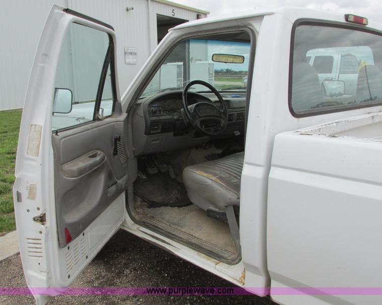 image for item I9624 1996 Ford F250 XL pickup truck