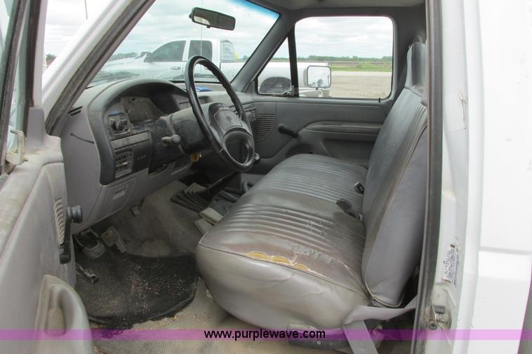 image for item I9624 1996 Ford F250 XL pickup truck