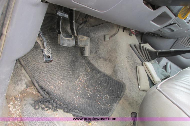 image for item I9624 1996 Ford F250 XL pickup truck