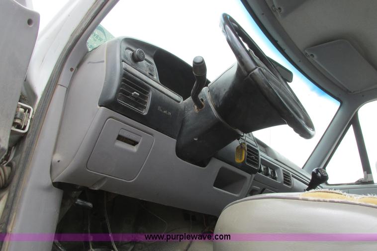 image for item I9624 1996 Ford F250 XL pickup truck