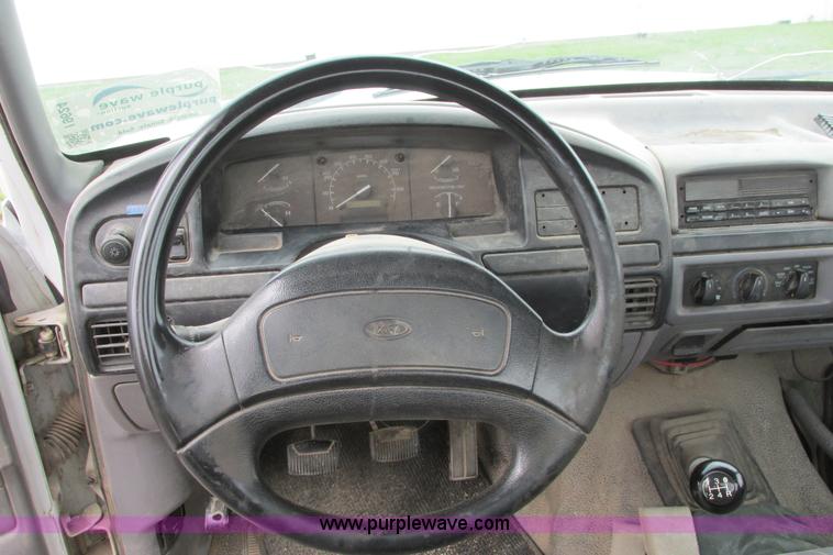 image for item I9624 1996 Ford F250 XL pickup truck