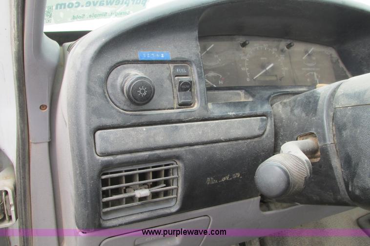 image for item I9624 1996 Ford F250 XL pickup truck