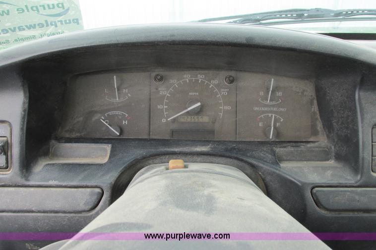 image for item I9624 1996 Ford F250 XL pickup truck