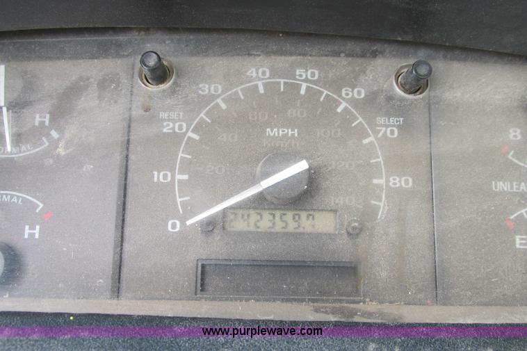 image for item I9624 1996 Ford F250 XL pickup truck