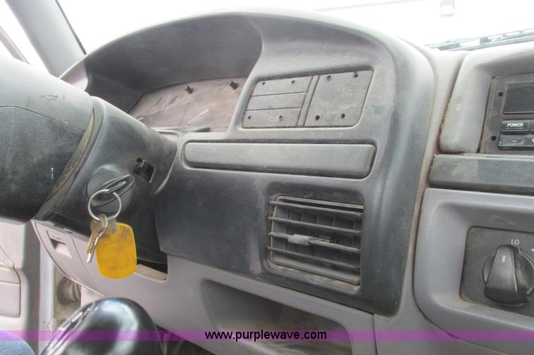 image for item I9624 1996 Ford F250 XL pickup truck