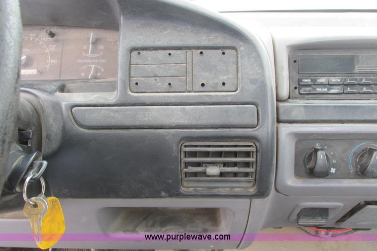 image for item I9624 1996 Ford F250 XL pickup truck