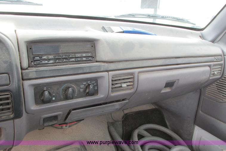 image for item I9624 1996 Ford F250 XL pickup truck