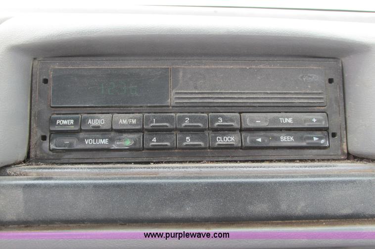 image for item I9624 1996 Ford F250 XL pickup truck