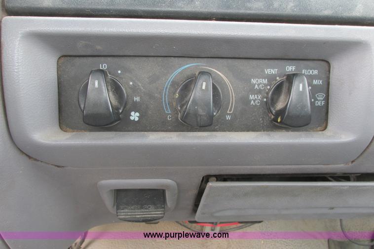 image for item I9624 1996 Ford F250 XL pickup truck