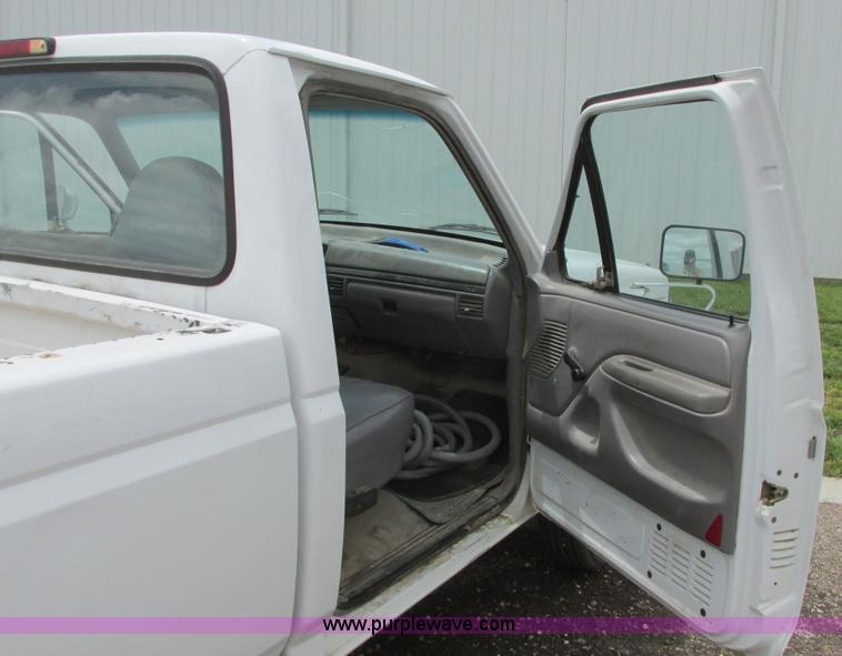 image for item I9624 1996 Ford F250 XL pickup truck