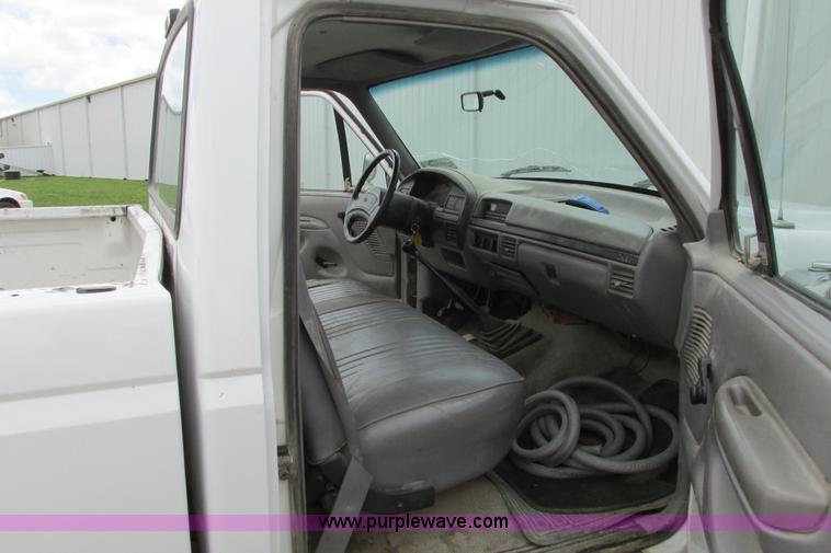 image for item I9624 1996 Ford F250 XL pickup truck