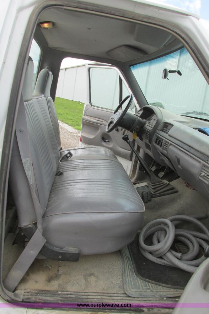 image for item I9624 1996 Ford F250 XL pickup truck