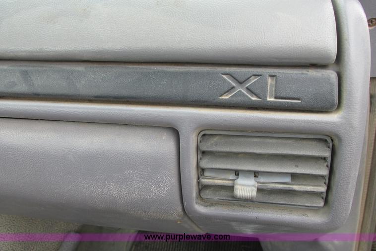 image for item I9624 1996 Ford F250 XL pickup truck