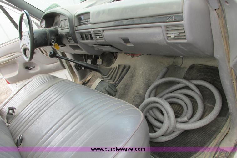 image for item I9624 1996 Ford F250 XL pickup truck